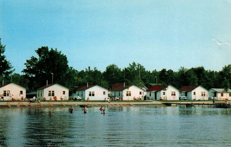 Fallets Cottage Court - Vintage Postcard (newer photo)